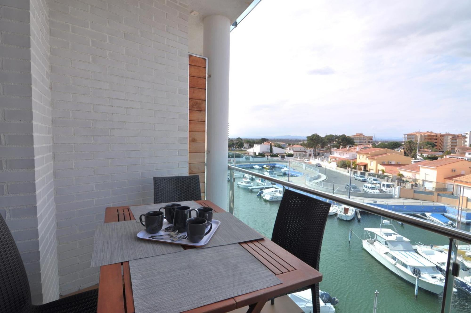 Rnet - Apartments Roses Port Trebol Luaran gambar