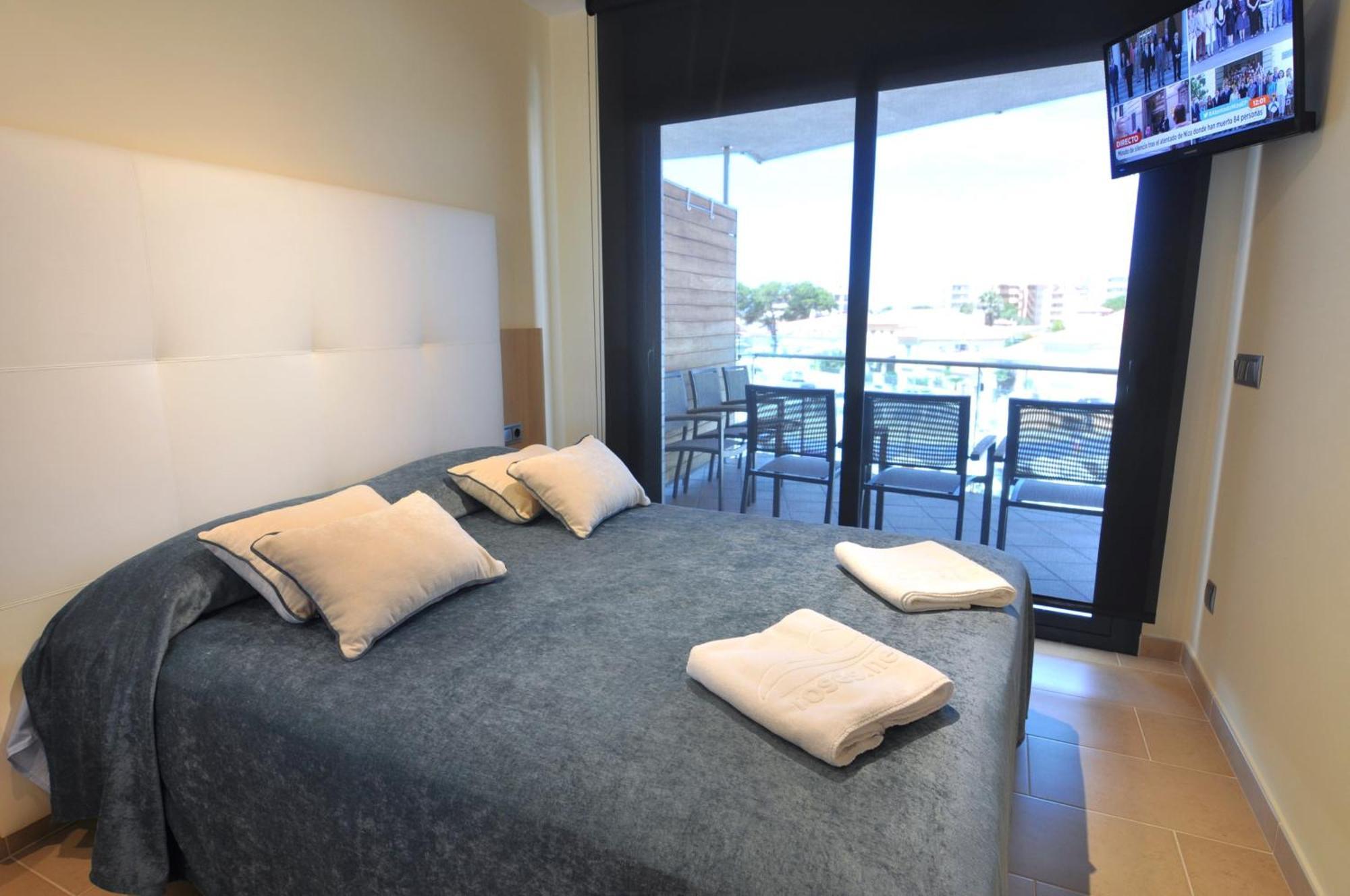 Rnet - Apartments Roses Port Trebol Luaran gambar