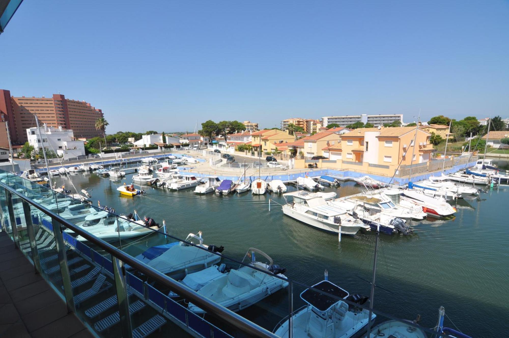 Rnet - Apartments Roses Port Trebol Luaran gambar